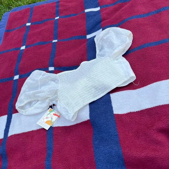 Mele & Pere tie front white puff sleeve crop top 
Women’s S small - Picture 2 of 3